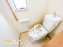 A号棟 バリアフリーにも対応した使いやすい便利な仕様の温水洗浄トイレは、掃除がしやすくいつも清潔な空間に保てます♪
