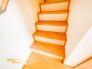 A号棟 手すり付き階段は歩行の動作を安全にサポートし、安心・安全な暮らしを支えます。
