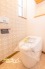 すっきりとした見た目のタンクレストイレは視覚的な圧迫感がなく空間にゆとりが生まれます。凹凸がないため汚れのお掃除もしやすく毎日快適に使用できます♪
