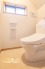 毎日使いやすい便利な仕様の温水洗浄トイレは、掃除がしやすくいつも清潔な空間に保てます♪
