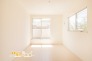 あたたかな光を感じることができる洋室は寝室やお子様のお部屋など用途によっても充実の快適空間をもたらしてくれます。
