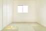 落ち着きある和の空間として快適にご活用いただける和室。畳の香りには鎮静効果もあると言われリラックス効果も期待できます♪
