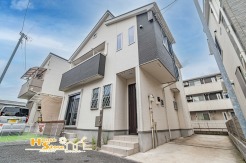 駐車2台可能なカースペース付き!当日ご内覧できます。無料で社用車による送迎サービスを実施しておりますので、お気軽にお問合せください!