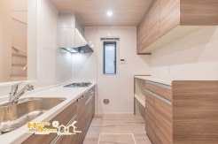 背面収納にこだわったカウンターキッチン。動きやすい家事動線とたっぷりの収納で、毎日のお料理がより快適になります。