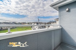 日当たり良好な南西向きバルコニーが2か所に付いているためお洗濯物もたくさん乾かせます♪