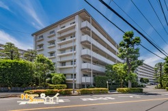 東武伊勢崎線「新越谷」駅、JR武蔵野線「南越谷」駅まで徒歩約12分のアクセス良好な立地。周辺には生活利便施設も揃っており、快適な暮らしを支えてくれます。大切なペットと一緒に新生活を始められるのも嬉しい魅力です。