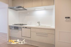 機能性に優れたシステムキッチンは、動線や作業スペースにも配慮された使い勝手の良い空間。日々のお料理を快適にサポートしてくれます。