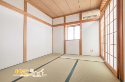 6帖和室は日常に居心地の良い時間をもたらします。応接間だけでなく、寝室や書斎としても、畳ならではの心地よさを楽しめます。