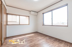 快適な2面採光のお部屋は、やわらかな日差しと心地よい風通しを存分に感じながら、ゆったりとした時間をお過ごしいただけます。