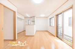 約13帖のリビングは、家族が自然と集まりたくなるゆとりを備えた空間。何気ない毎日の中に家族の思い出が積み重なっています。