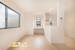 キッチンと一体になったリビングは、調理をしながら自然とくつろぎの空間へ視線が向く間取り。料理や食事、団らんの時間がひとつにつながり、住まいの中心として家族が自然に集まりやすい空間です。