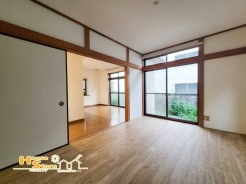 リビングと一体で使用できる洋室は、ワークスペースや趣味の空間など、ライフスタイルに合わせて自由に活用可能です。