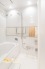 ホワイトを基調とした浴室は１日の終わりにワンタッチで入浴準備がすぐできるオートバスでゆっくりとリフレッシュ♪足を伸ばせるゆったりしたバスタブに体を伸ばして浸かることができます。
