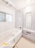 上質感のある浴室は清潔感のあるカラーリングで空間美を実現。一日の疲れが癒され優雅なバスタイムを堪能できます。浴室乾燥付きで雨の日にはお洗濯を乾かすスペースにもなります♪
