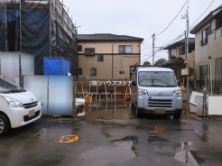 草加市両新田西町