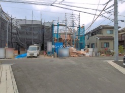 草加市両新田西町