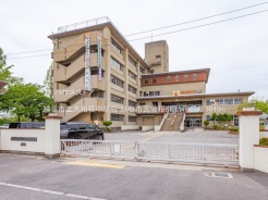 越谷市瓦曽根1丁目