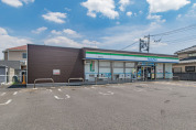 ファミリーマート草加新里町店